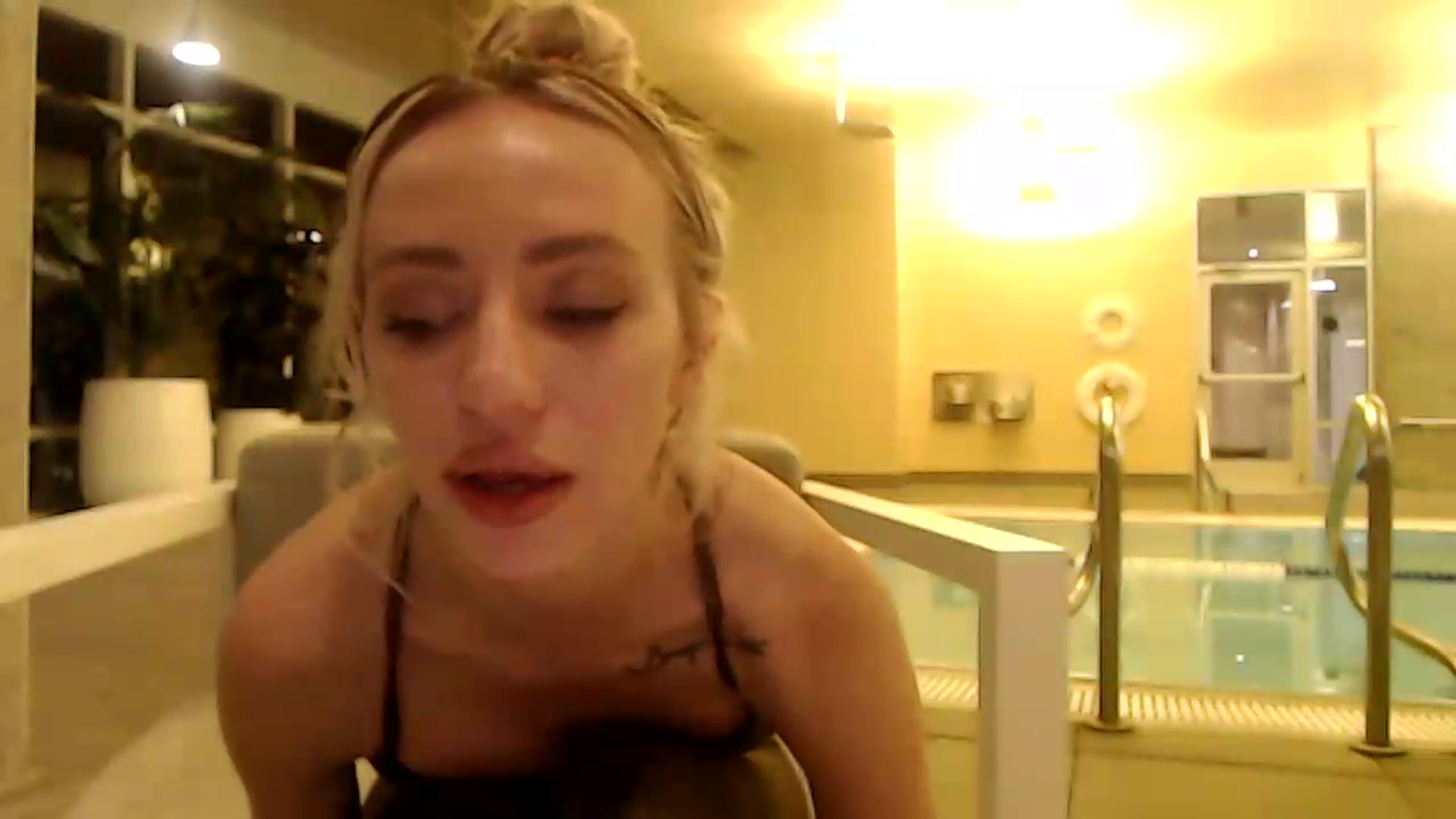 Gallery image thumbnail from AnaFoxx's myfreecams stream on, 12/12/2022, 09:42 image 10 of 20