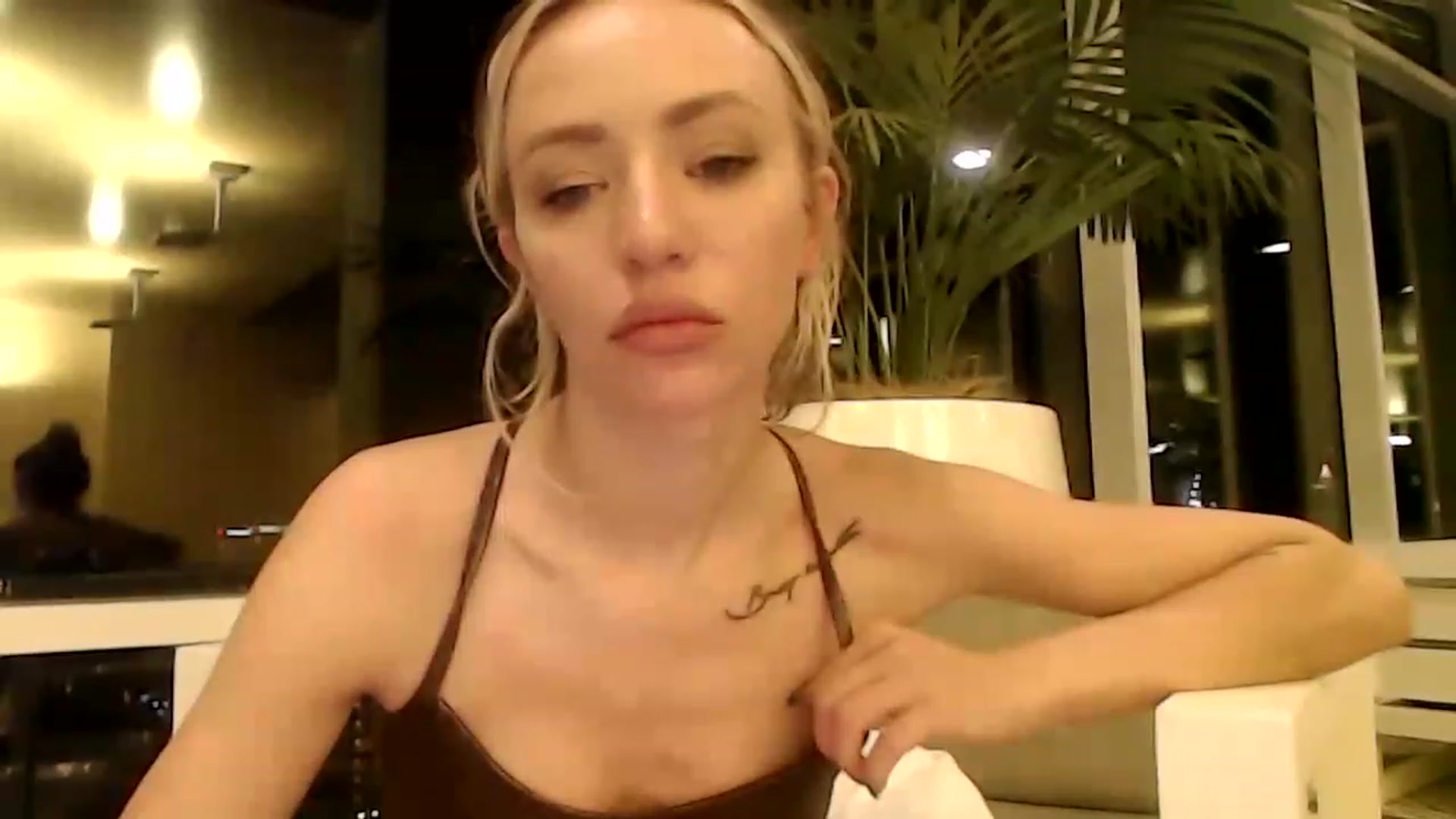 Gallery image thumbnail from AnaFoxx's myfreecams stream on, 12/12/2022, 10:08 image 10 of 20