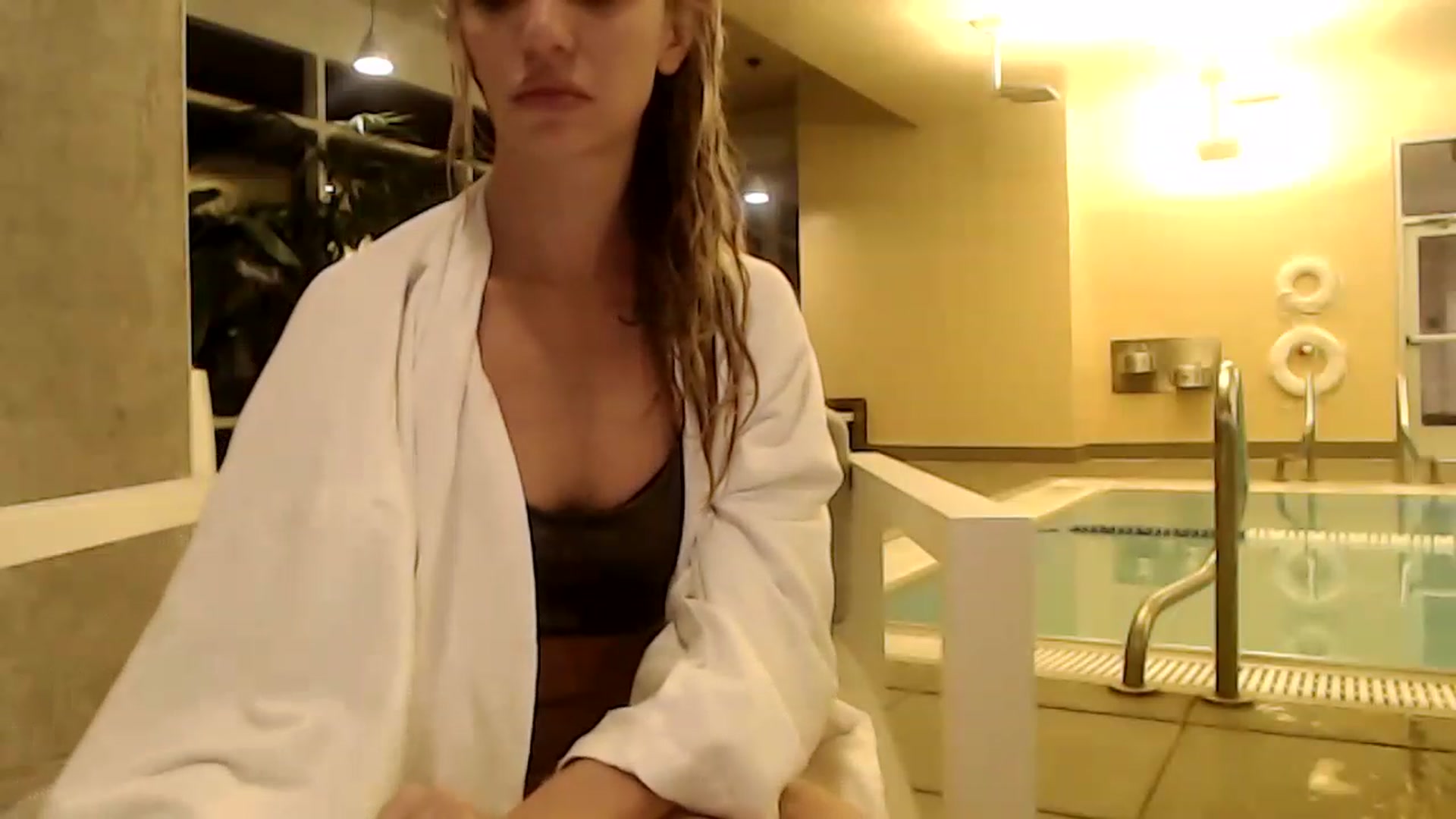Gallery image thumbnail from AnaFoxx's myfreecams stream on, 12/12/2022, 10:45 image 19 of 20