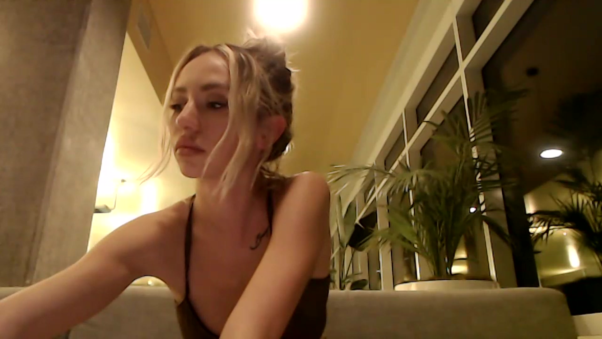 Gallery image thumbnail from AnaFoxx's myfreecams stream on, 12/12/2022, 10:45 image 17 of 20