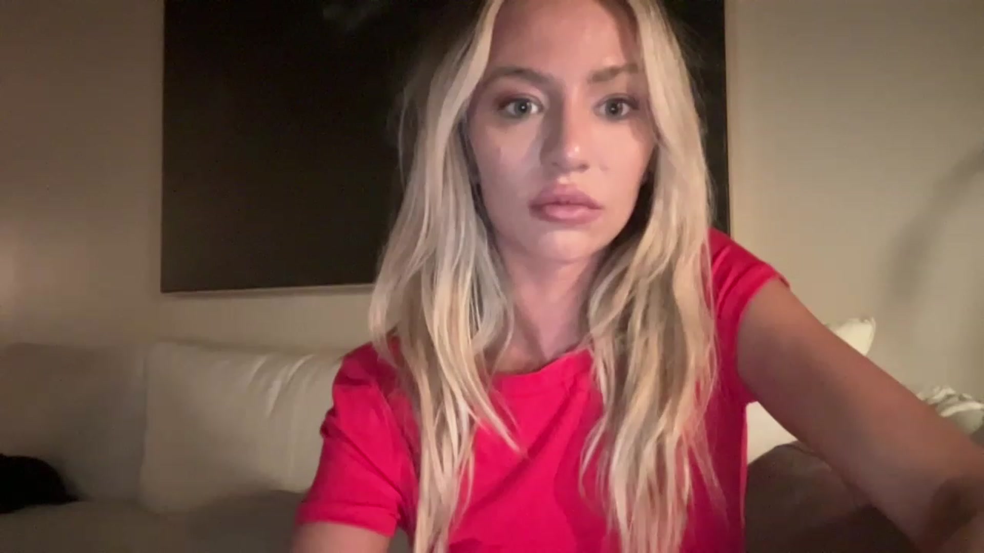 Gallery image thumbnail from AnaFoxx's myfreecams stream on, 12/18/2022, 06:52 image 1 of 20