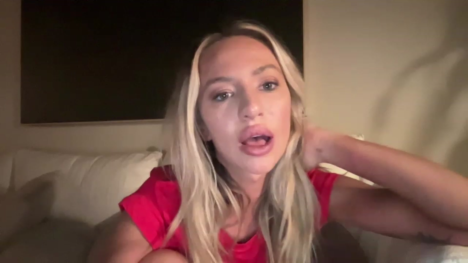 Gallery image thumbnail from AnaFoxx's myfreecams stream on, 12/18/2022, 06:52 image 9 of 20