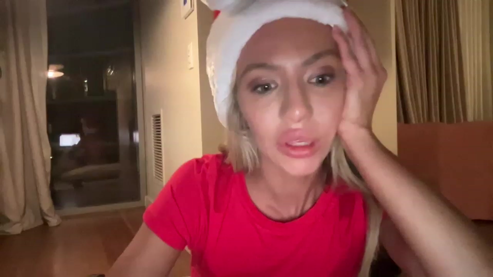 Gallery image thumbnail from AnaFoxx's myfreecams stream on, 12/18/2022, 08:37 image 16 of 20