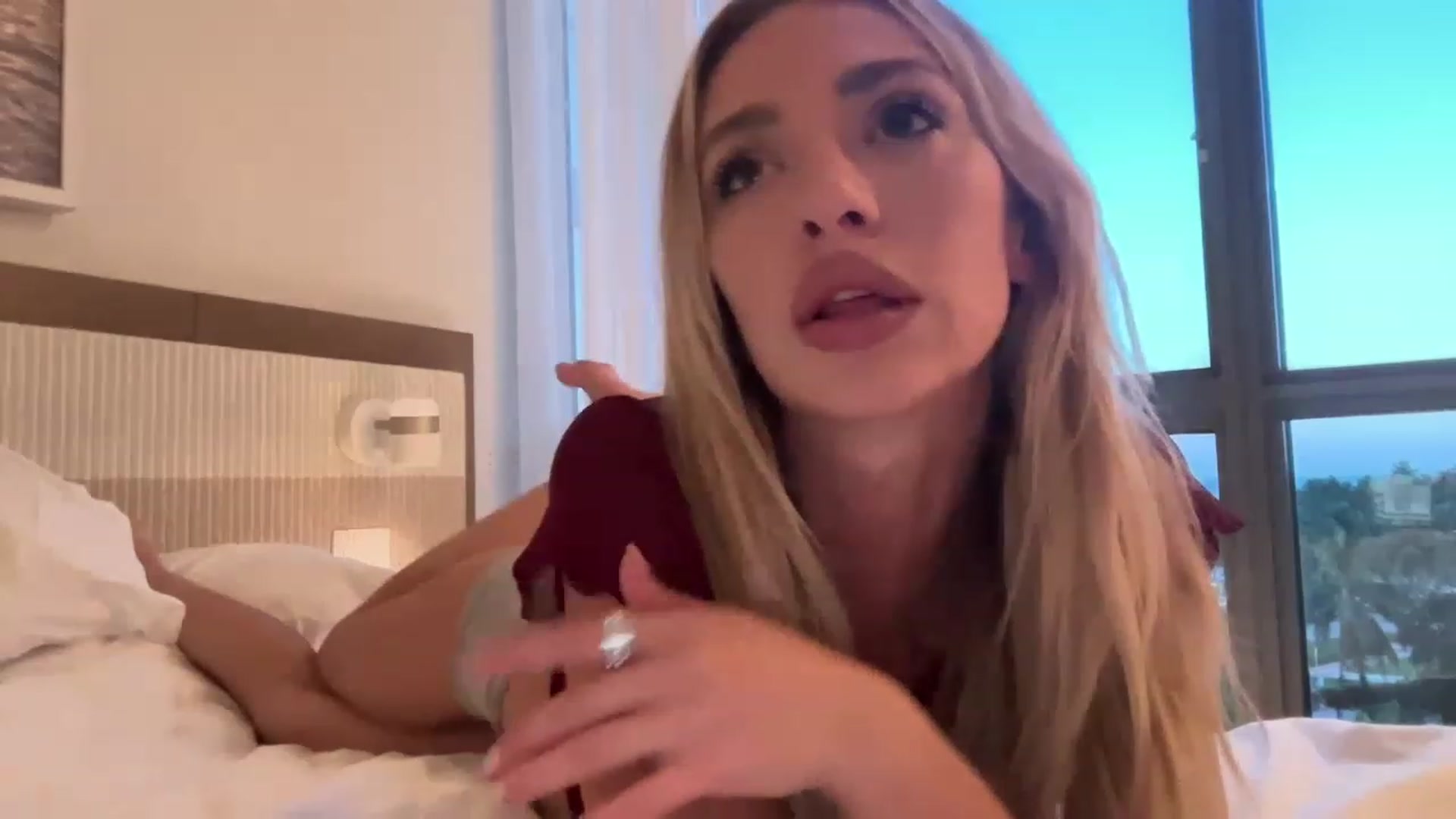 Gallery image thumbnail from AnaFoxx's myfreecams stream on, 03/10/2023, 23:53 image 10 of 20