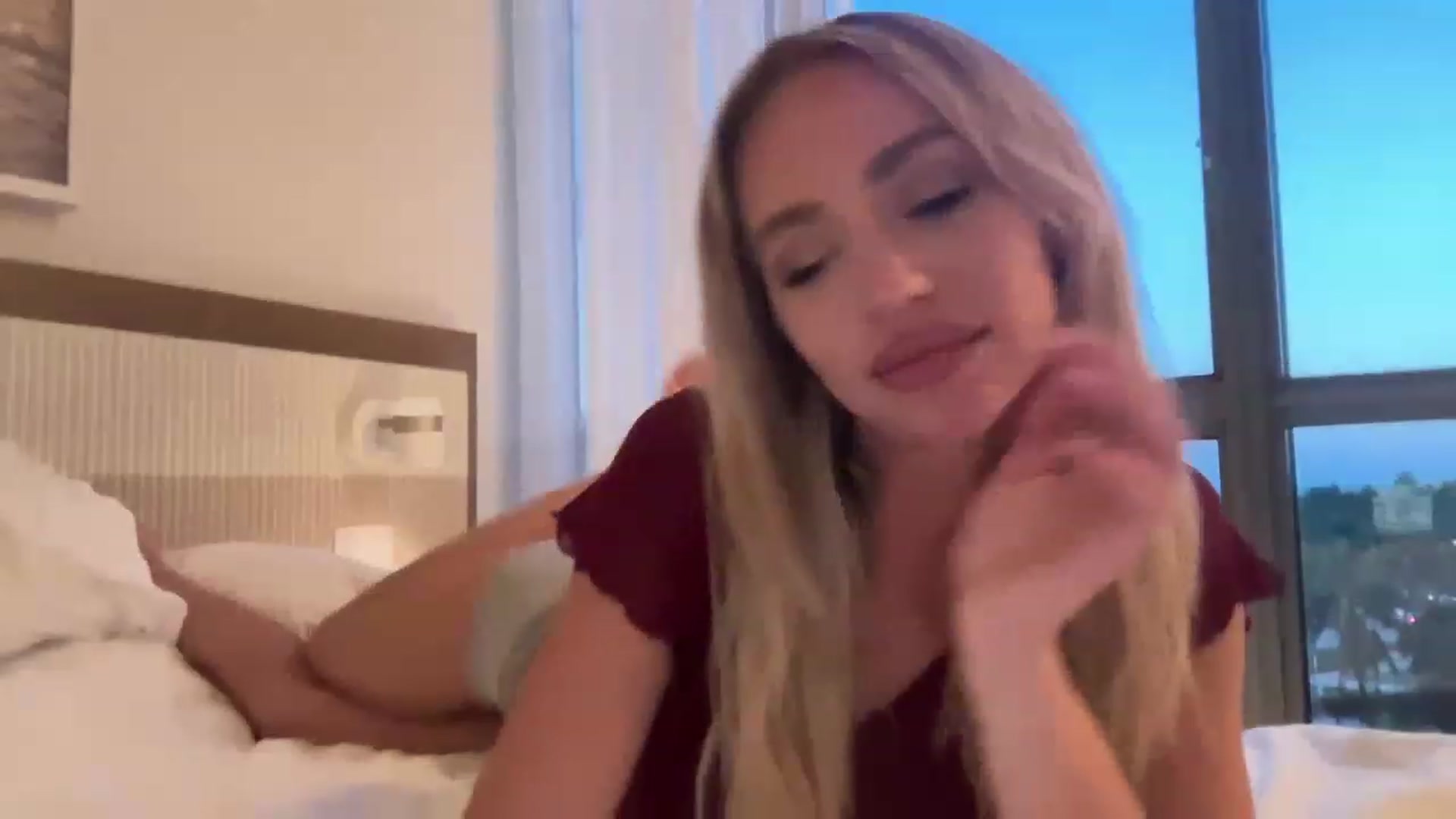 Gallery image thumbnail from AnaFoxx's myfreecams stream on, 03/10/2023, 23:53 image 11 of 20