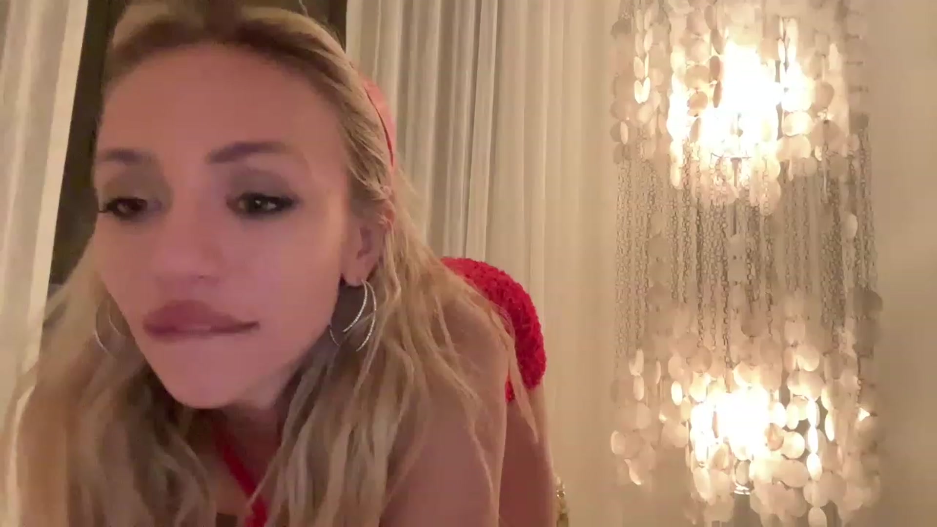 Gallery image thumbnail from AnaFoxx's myfreecams stream on, 03/12/2023, 03:29 image 14 of 20