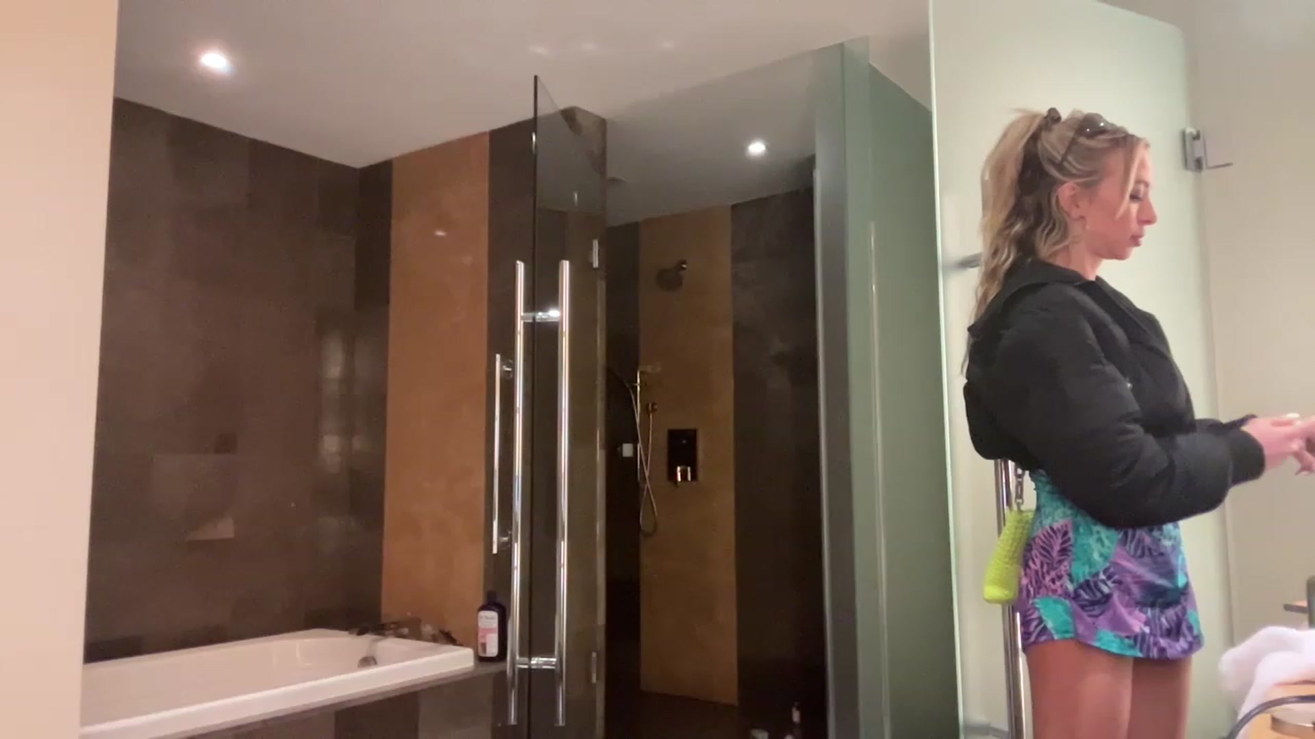 Gallery image thumbnail from AnaFoxx's myfreecams stream on, 03/26/2023, 04:12 image 20 of 20