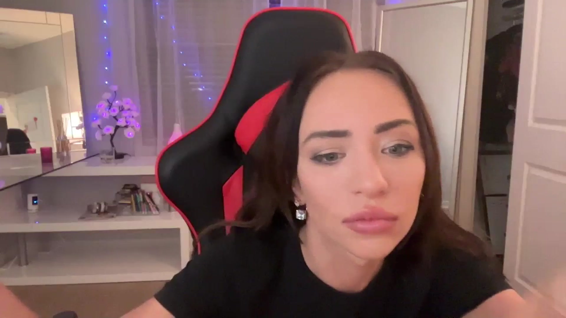 Gallery image thumbnail from AnaFoxx's myfreecams stream on, 08/07/2023, 07:42 image 11 of 20