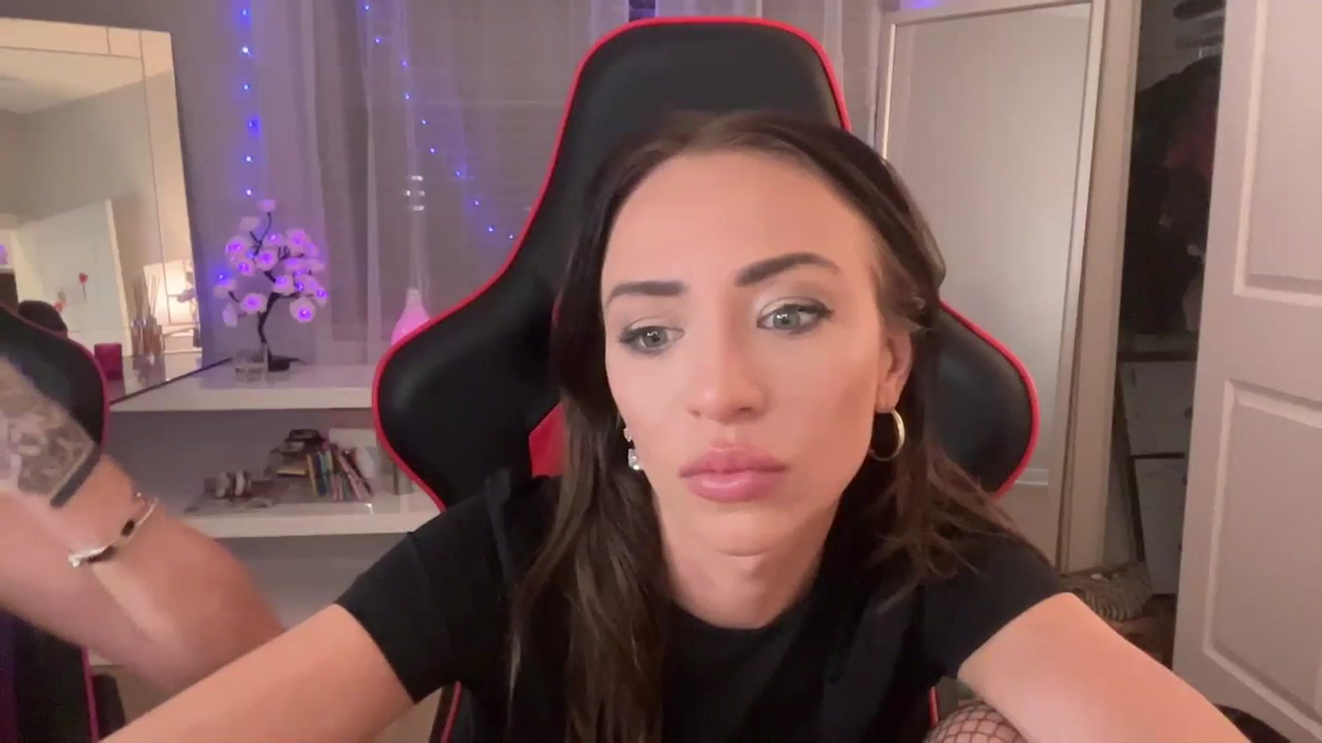Gallery image thumbnail from AnaFoxx's myfreecams stream on, 08/07/2023, 07:42 image 8 of 20