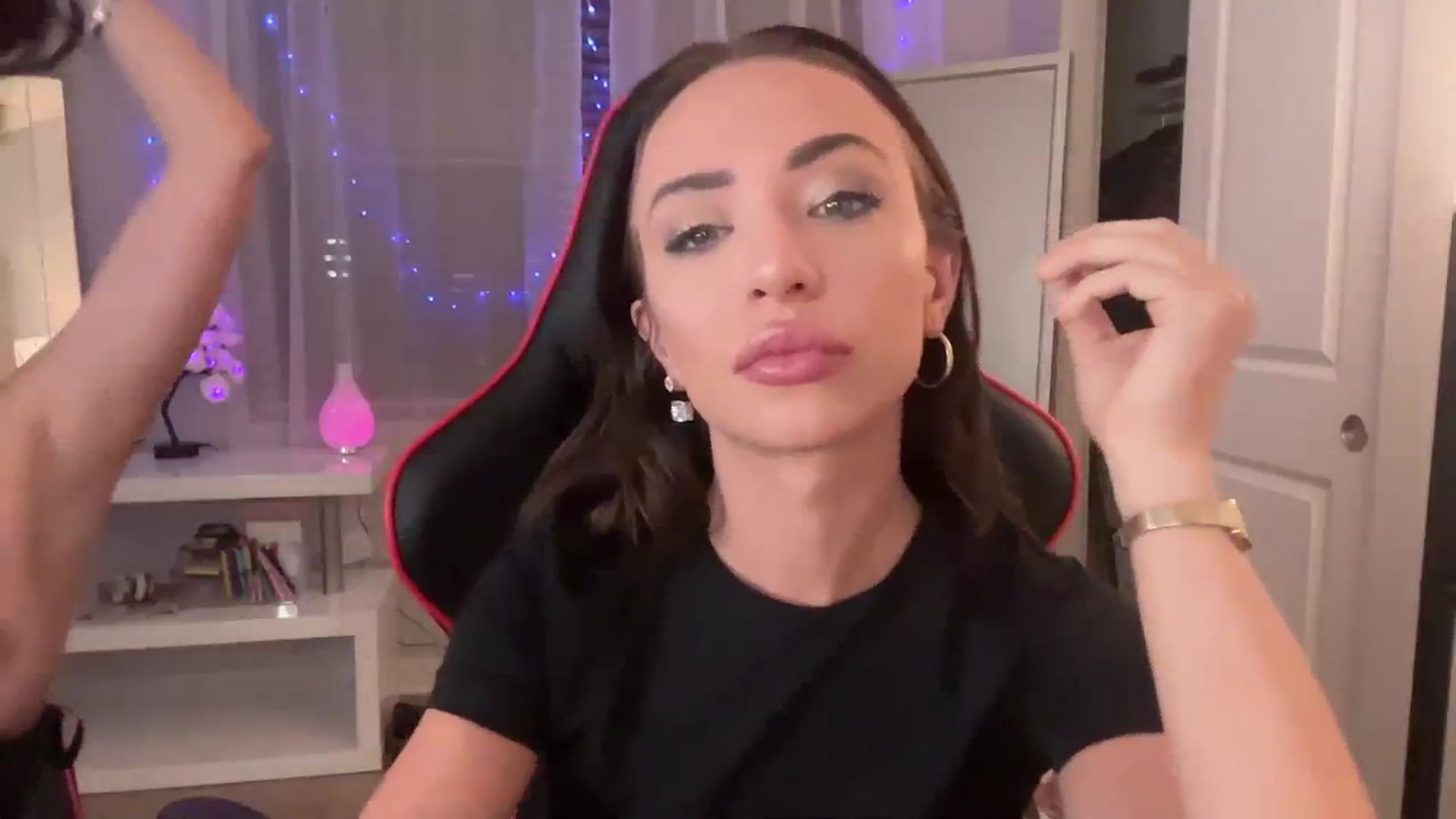 Gallery image thumbnail from AnaFoxx's myfreecams stream on, 08/07/2023, 07:42 image 2 of 20