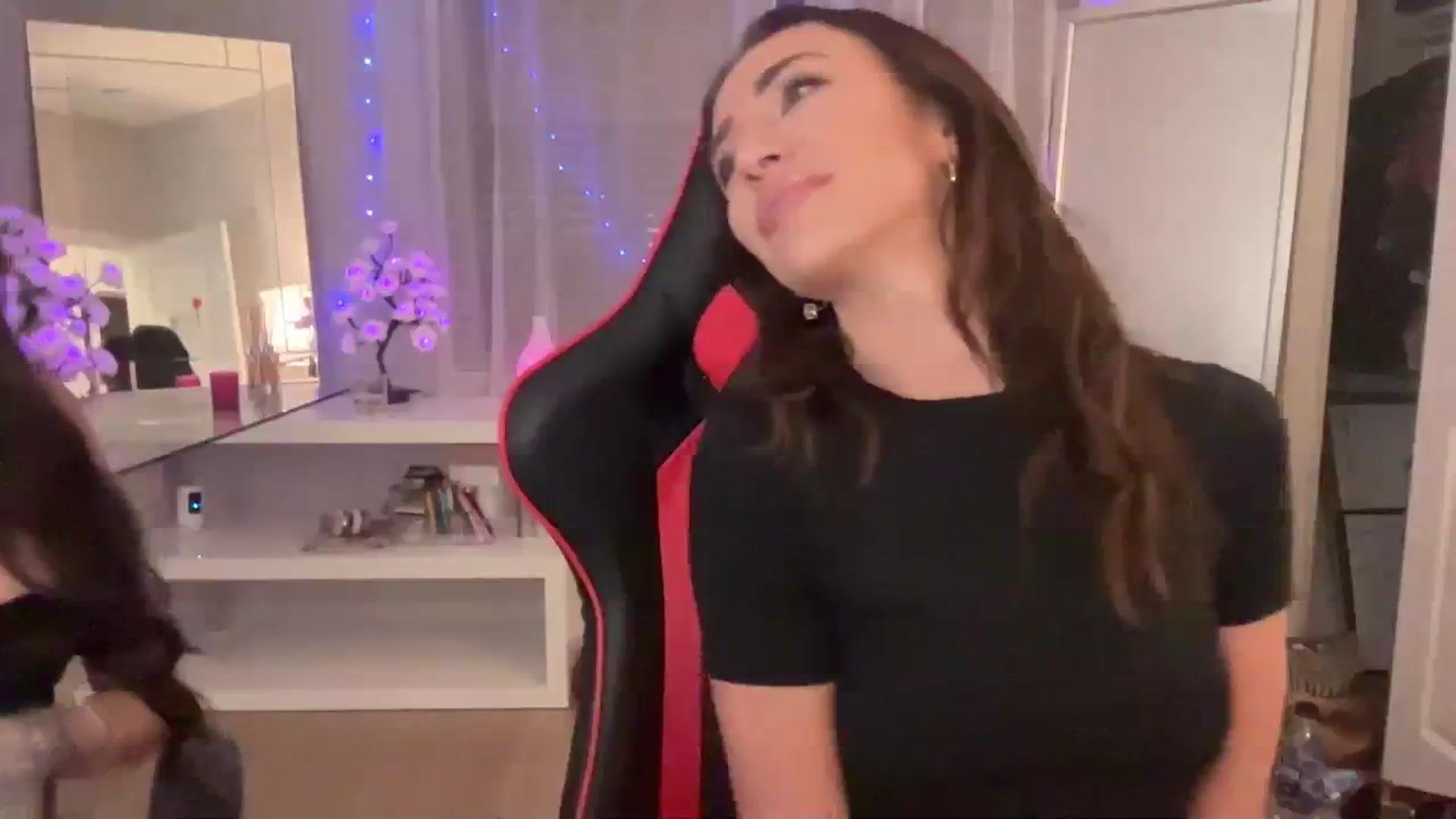 Gallery image thumbnail from AnaFoxx's myfreecams stream on, 08/07/2023, 07:42 image 16 of 20