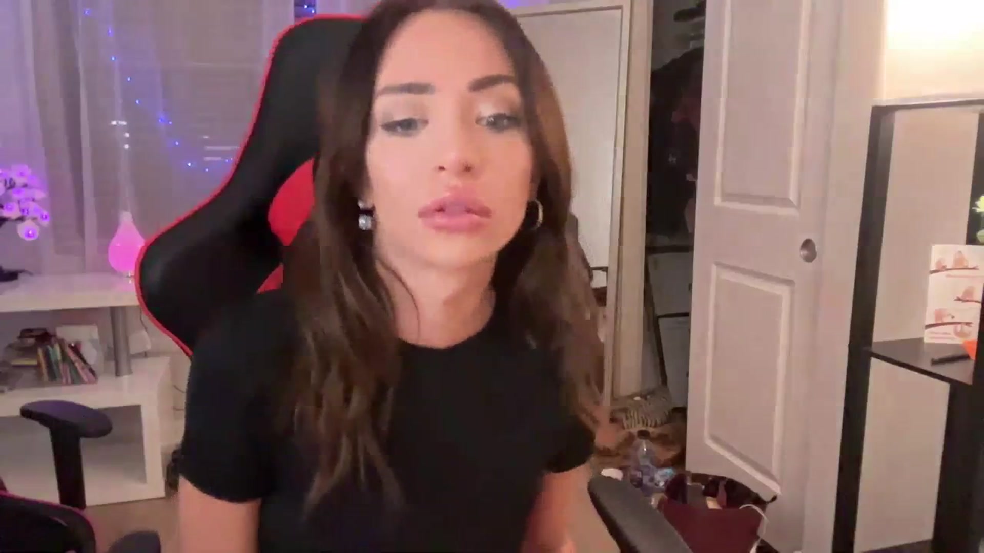 Gallery image thumbnail from AnaFoxx's myfreecams stream on, 08/07/2023, 07:42 image 3 of 20