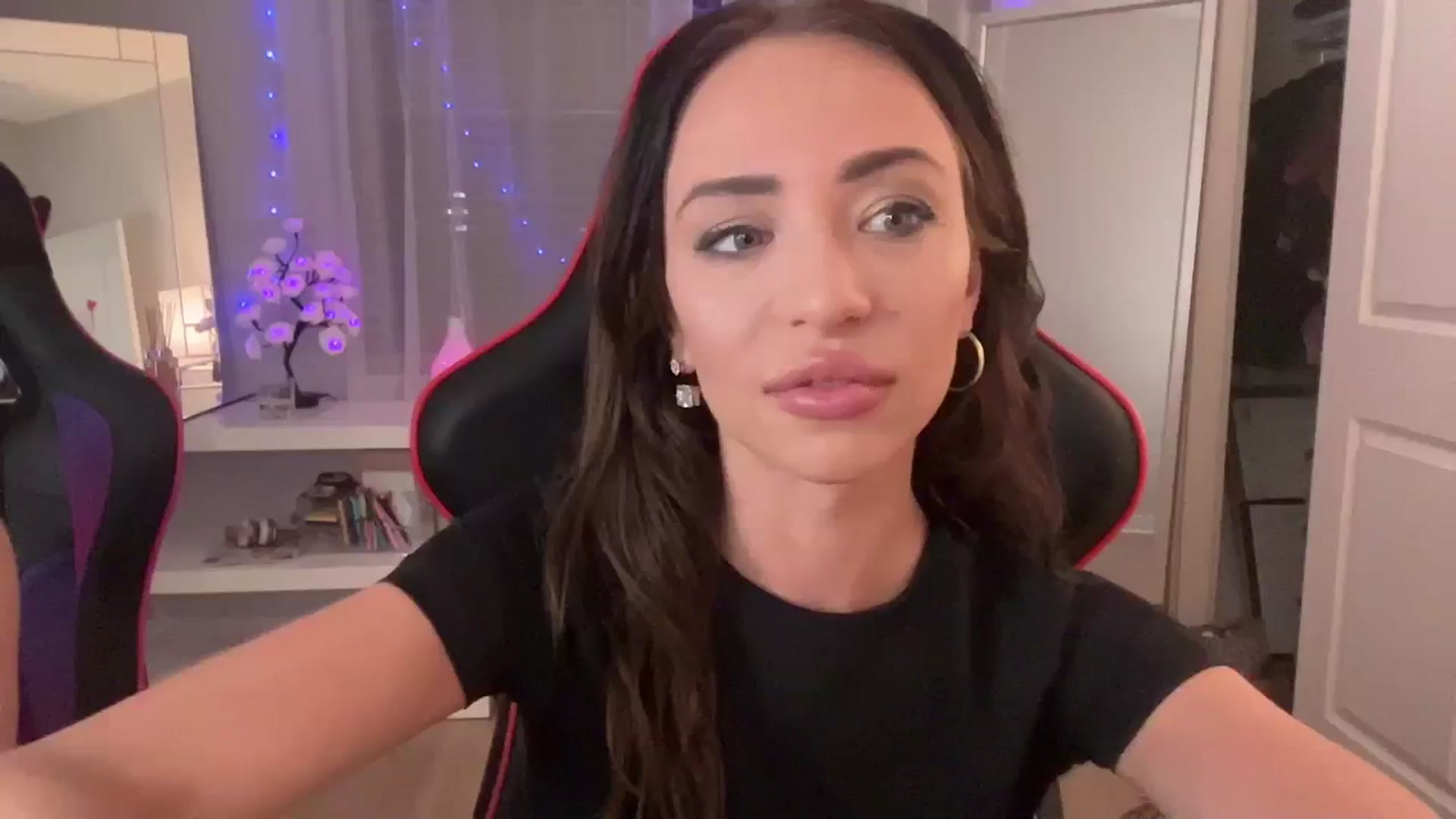 Gallery image thumbnail from AnaFoxx's myfreecams stream on, 08/07/2023, 07:42 image 7 of 20