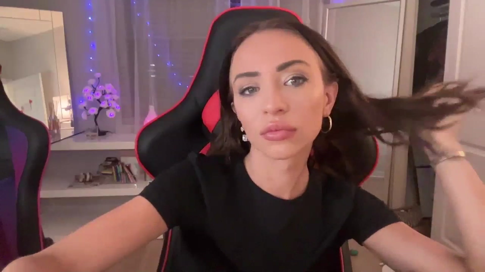 Gallery image thumbnail from AnaFoxx's myfreecams stream on, 08/07/2023, 07:42 image 5 of 20
