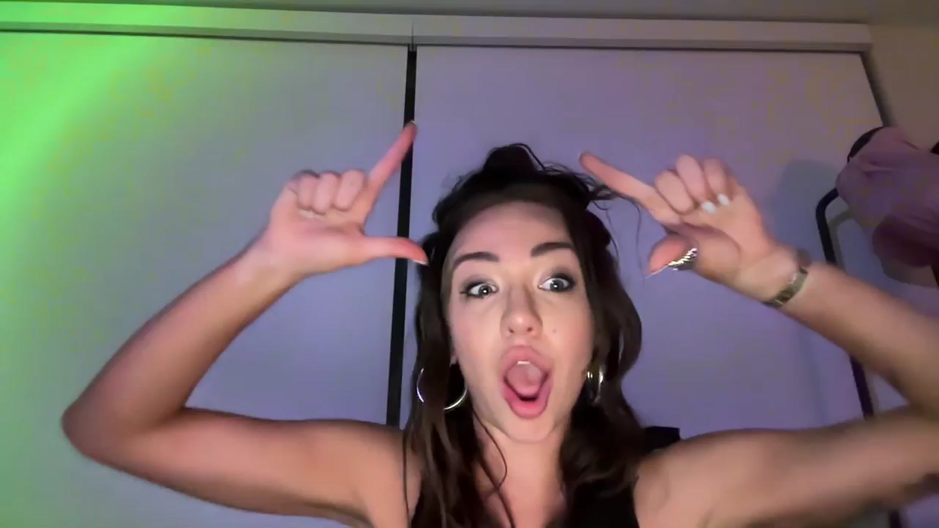 Gallery image thumbnail from AnaFoxx's myfreecams stream on, 09/28/2023, 08:37 image 10 of 20