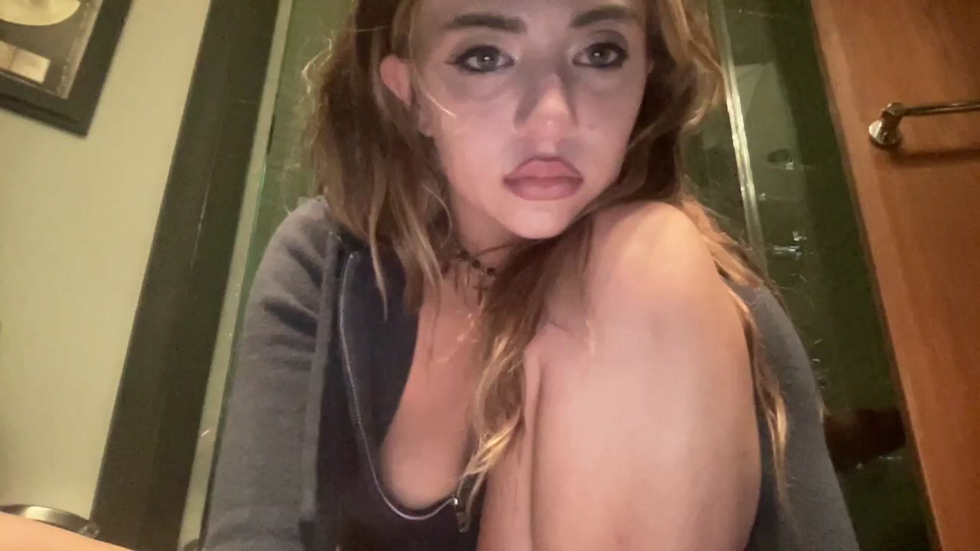 Gallery image thumbnail from AnaFoxx's myfreecams stream on, 06/03/2024, 13:01 image 11 of 20