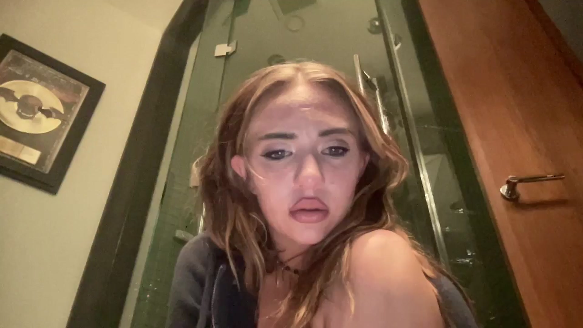 Gallery image thumbnail from AnaFoxx's myfreecams stream on, 06/03/2024, 13:01 image 16 of 20