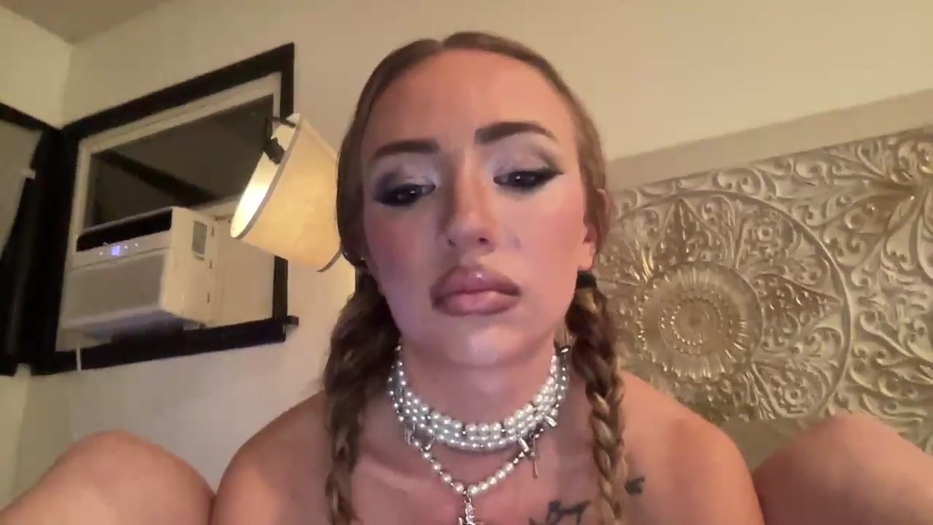 Gallery image thumbnail from AnaFoxx's myfreecams stream on, 10/15/2024, 07:53 image 10 of 20