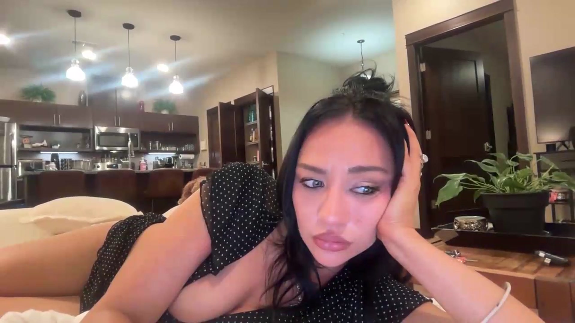 Gallery image thumbnail from AnaFoxx's myfreecams stream on, 07/20/2026, 10:22 image 6 of 20