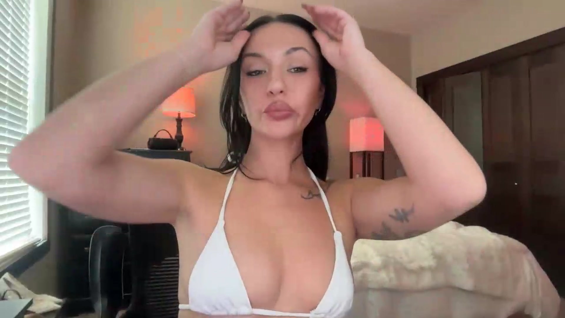 Gallery image thumbnail from AnaFoxx's myfreecams stream on, 07/31/2026, 19:40 image 4 of 20