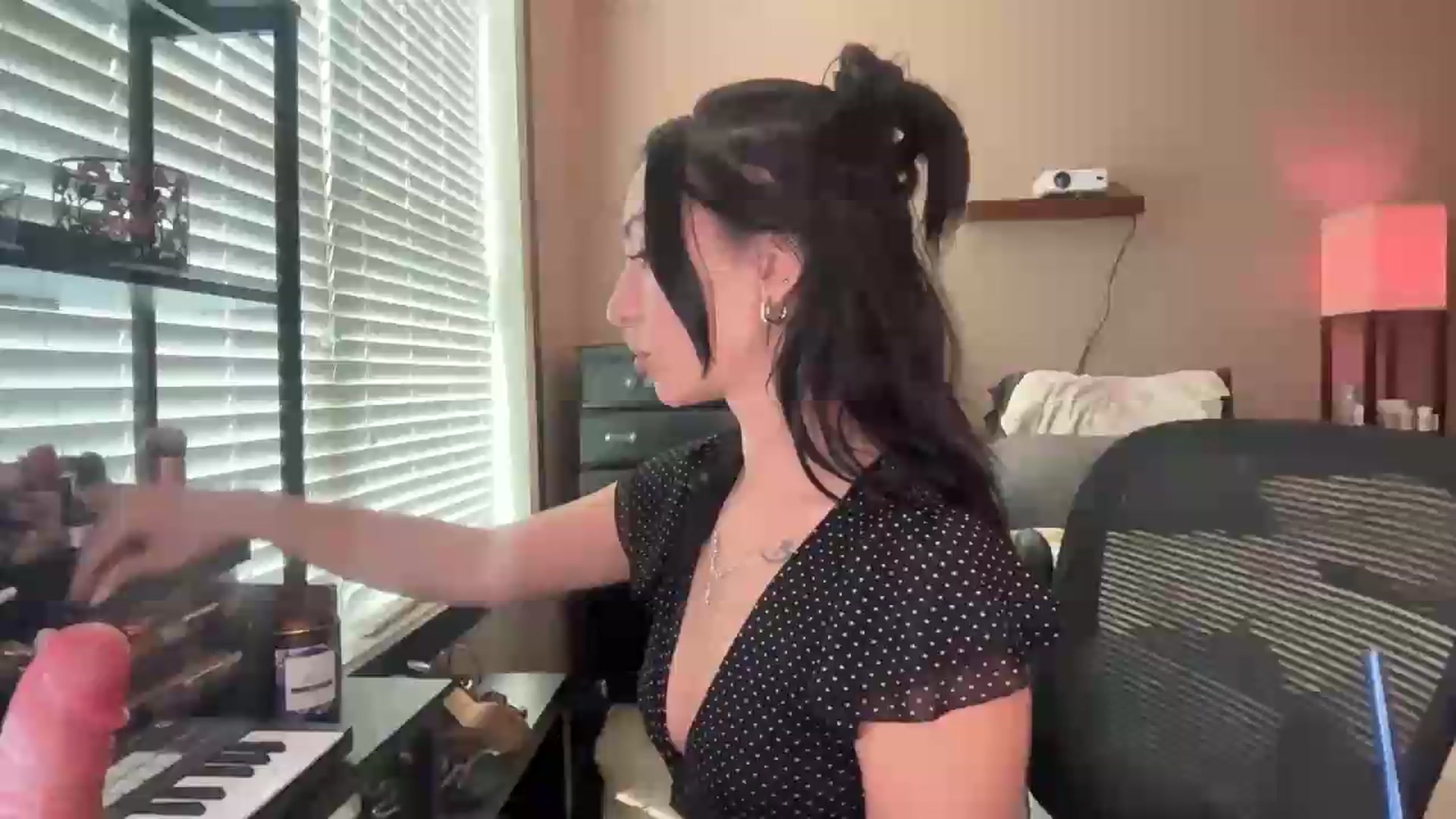 Gallery image thumbnail from AnaFoxx's myfreecams stream on, 08/04/2026, 18:19 image 8 of 20