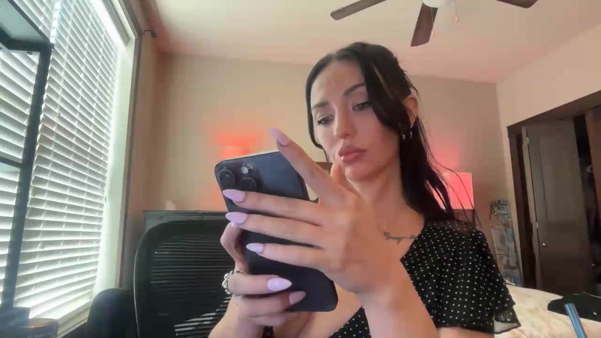 Gallery image thumbnail from AnaFoxx's myfreecams stream on, 08/04/2026, 19:15 image 10 of 20