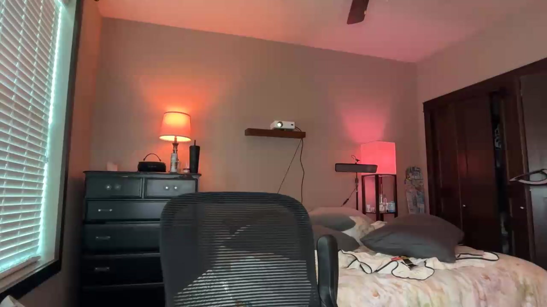 Gallery image thumbnail from AnaFoxx's myfreecams stream on, 08/12/2026, 16:40 image 4 of 20