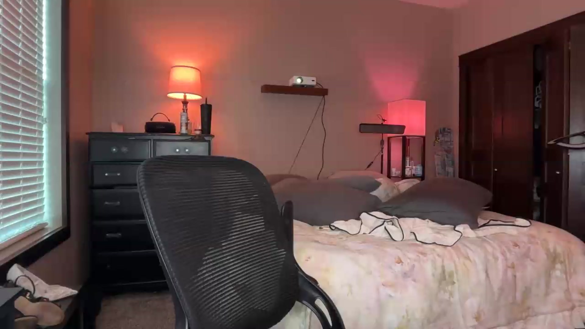 Gallery image thumbnail from AnaFoxx's myfreecams stream on, 08/12/2026, 16:40 image 3 of 20
