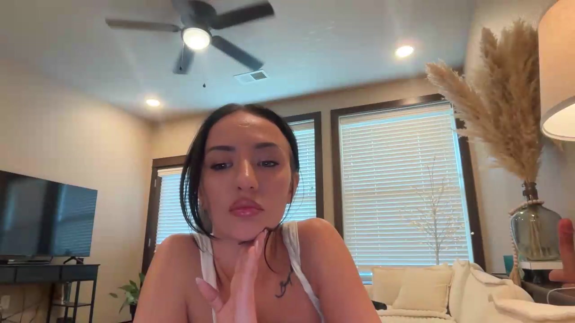 Gallery image thumbnail from AnaFoxx's myfreecams stream on, 08/12/2026, 16:55 image 12 of 20