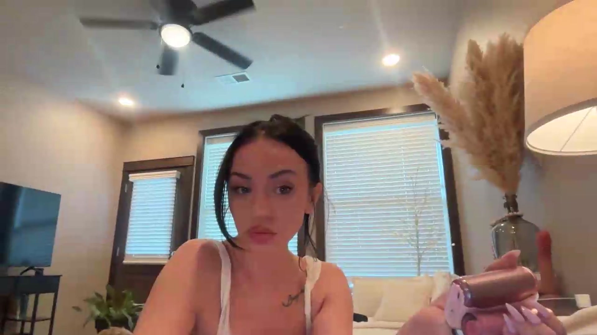 Gallery image thumbnail from AnaFoxx's myfreecams stream on, 08/12/2026, 16:55 image 9 of 20