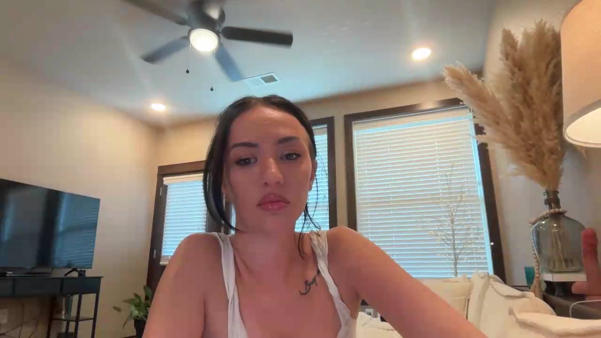 Gallery image thumbnail from AnaFoxx's myfreecams stream on, 08/12/2026, 16:55 image 11 of 20