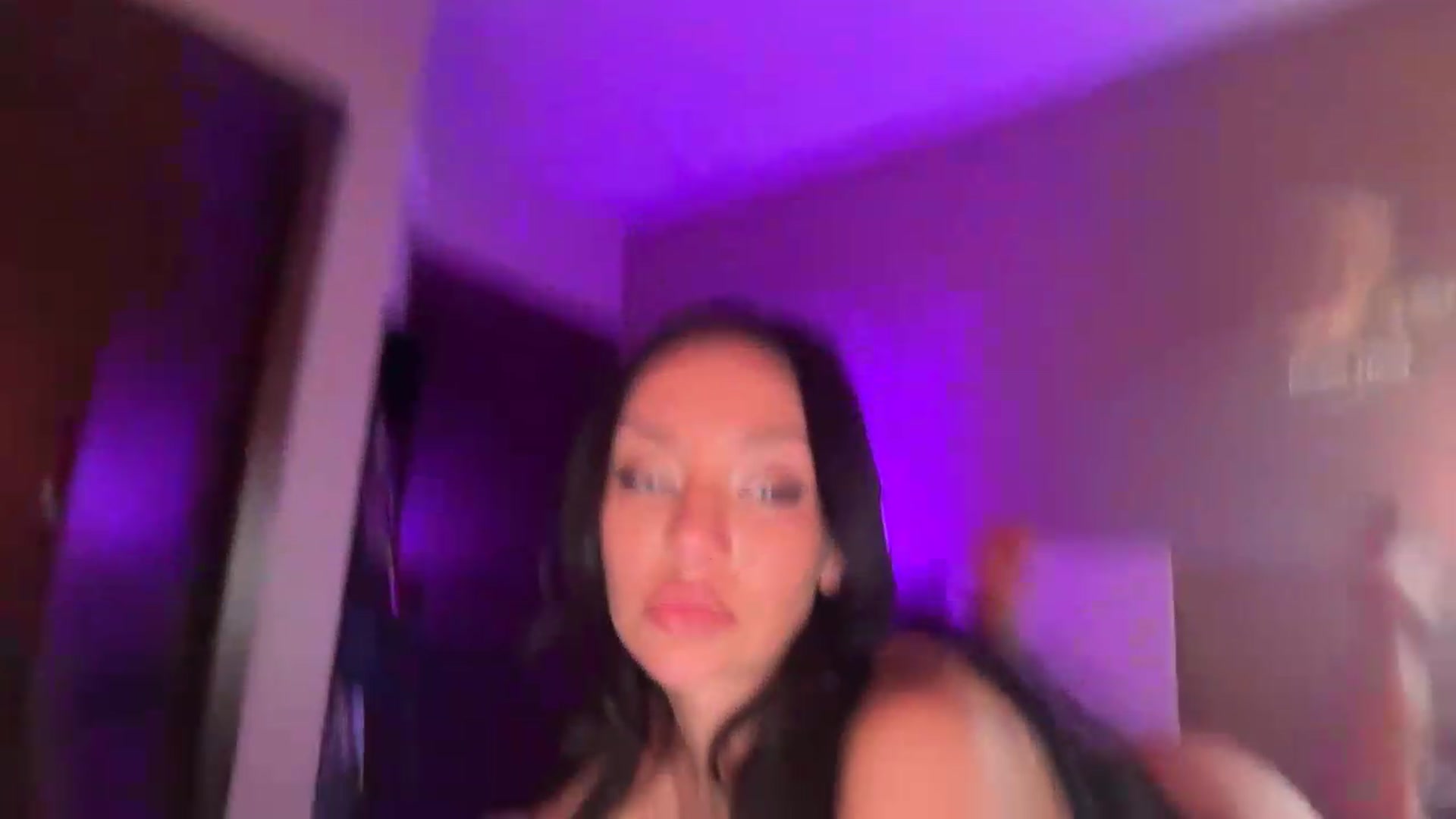 Gallery image thumbnail from AnaFoxx's myfreecams stream on, 08/16/2026, 11:56 image 19 of 20