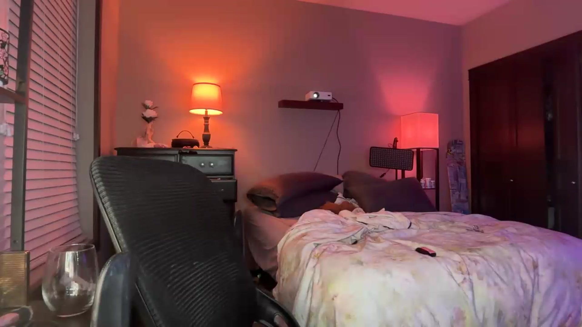 Gallery image thumbnail from AnaFoxx's myfreecams stream on, 08/16/2026, 11:56 image 20 of 20