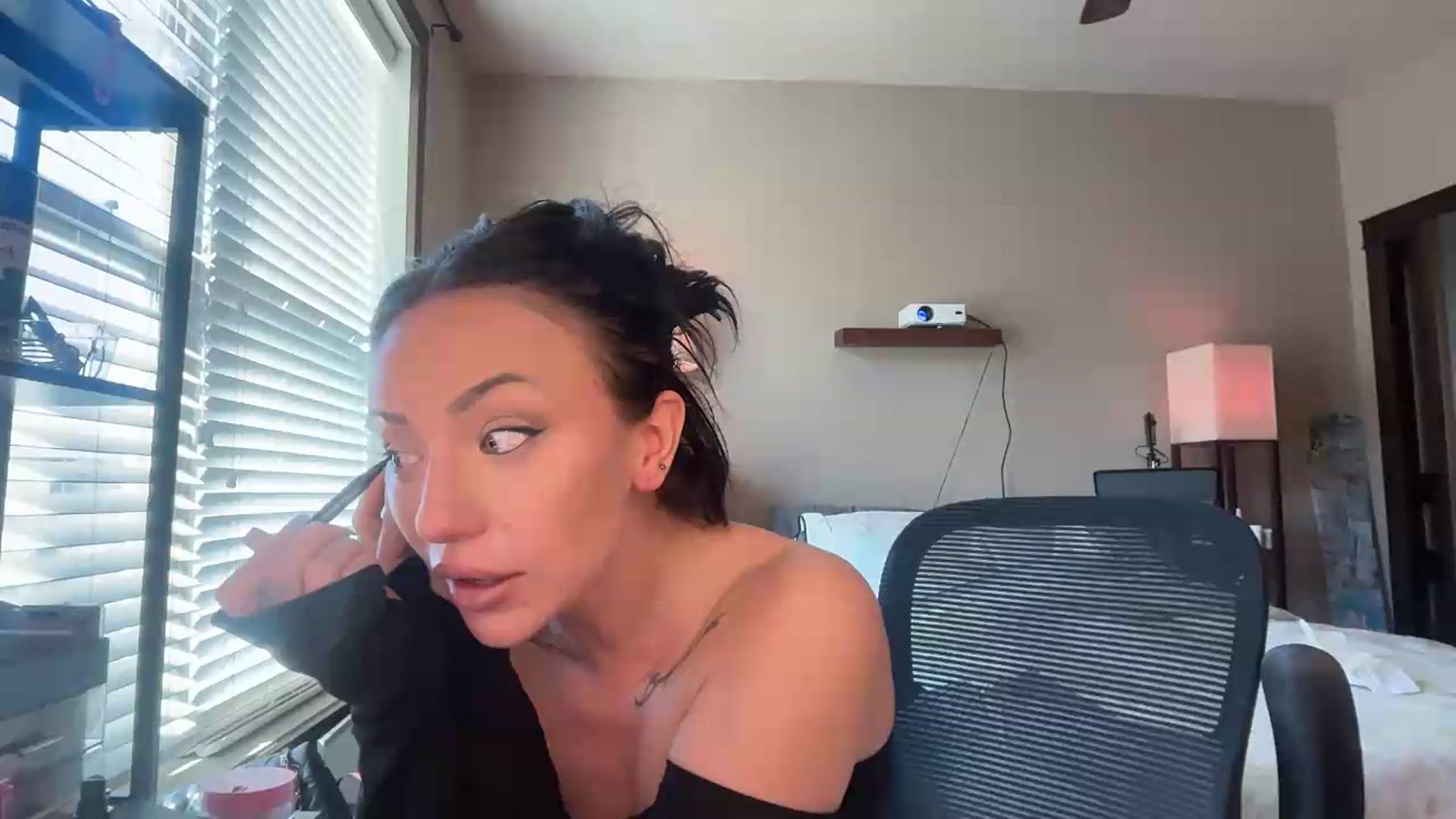 Gallery image thumbnail from AnaFoxx's myfreecams stream on, 09/04/2026, 18:22 image 6 of 20