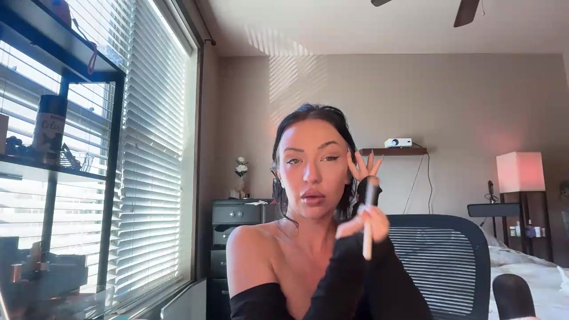 Gallery image thumbnail from AnaFoxx's myfreecams stream on, 09/04/2026, 18:22 image 3 of 20