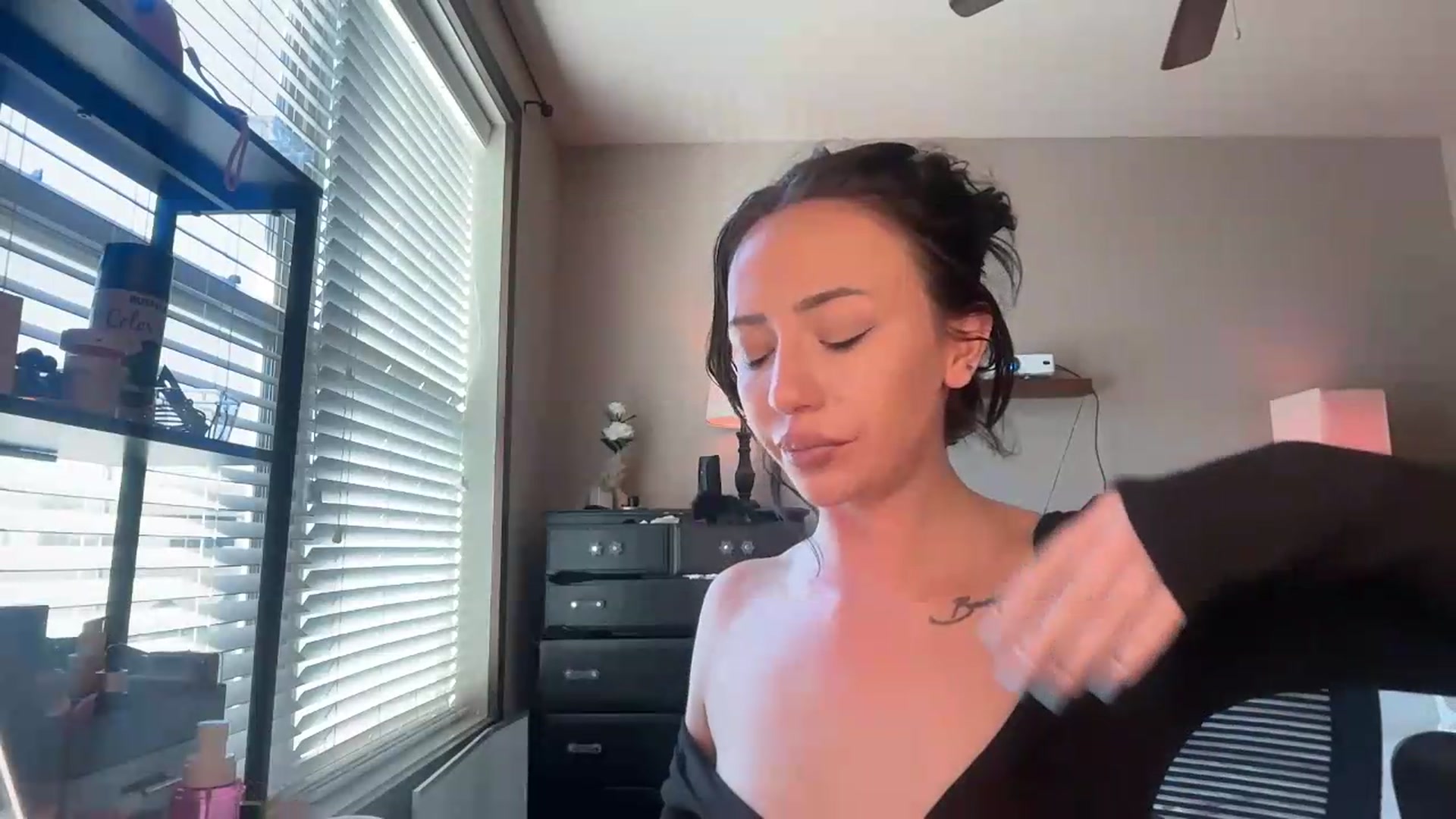 Gallery image thumbnail from AnaFoxx's myfreecams stream on, 09/04/2026, 18:22 image 5 of 20