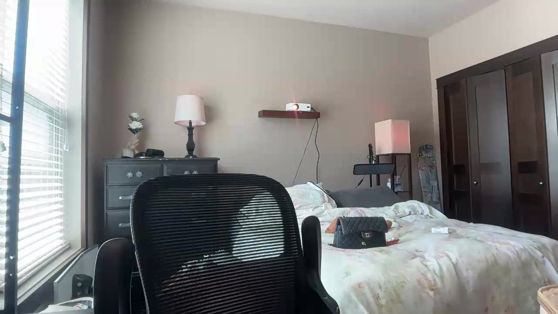 Gallery image thumbnail from AnaFoxx's myfreecams stream on, 09/06/2026, 20:56 image 8 of 20