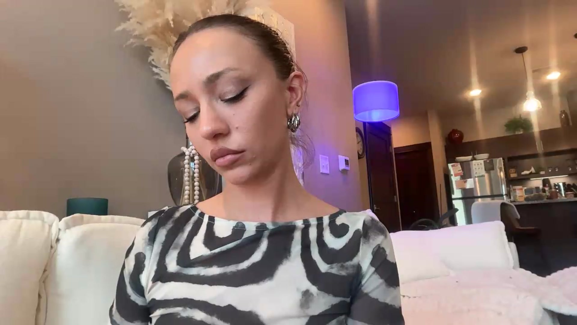 Gallery image thumbnail from AnaFoxx's myfreecams stream on, 09/06/2026, 20:56 image 14 of 20