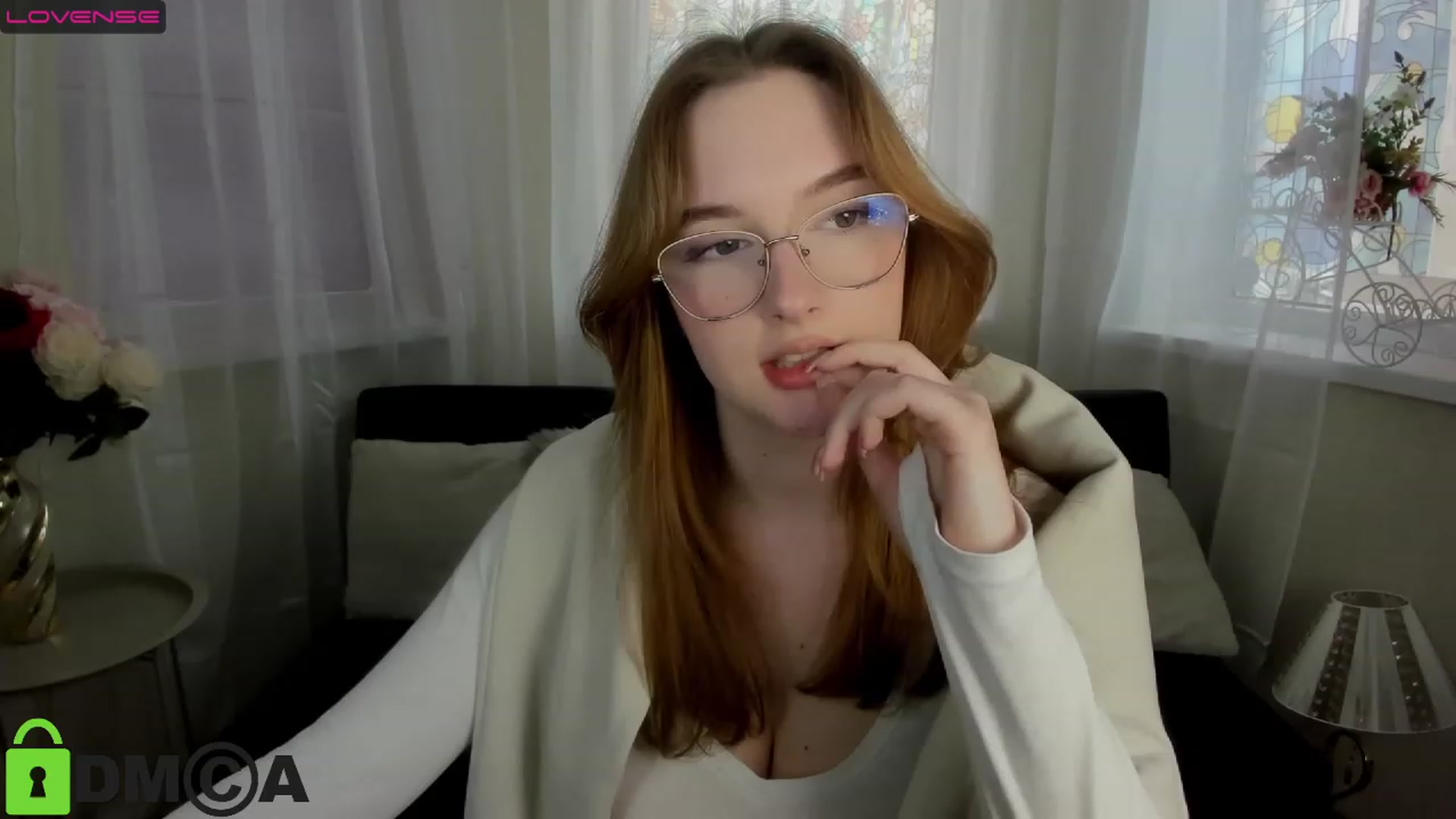 Gallery image thumbnail from AnaFoxy's myfreecams stream on, 04/05/2023, 09:32 image 10 of 20