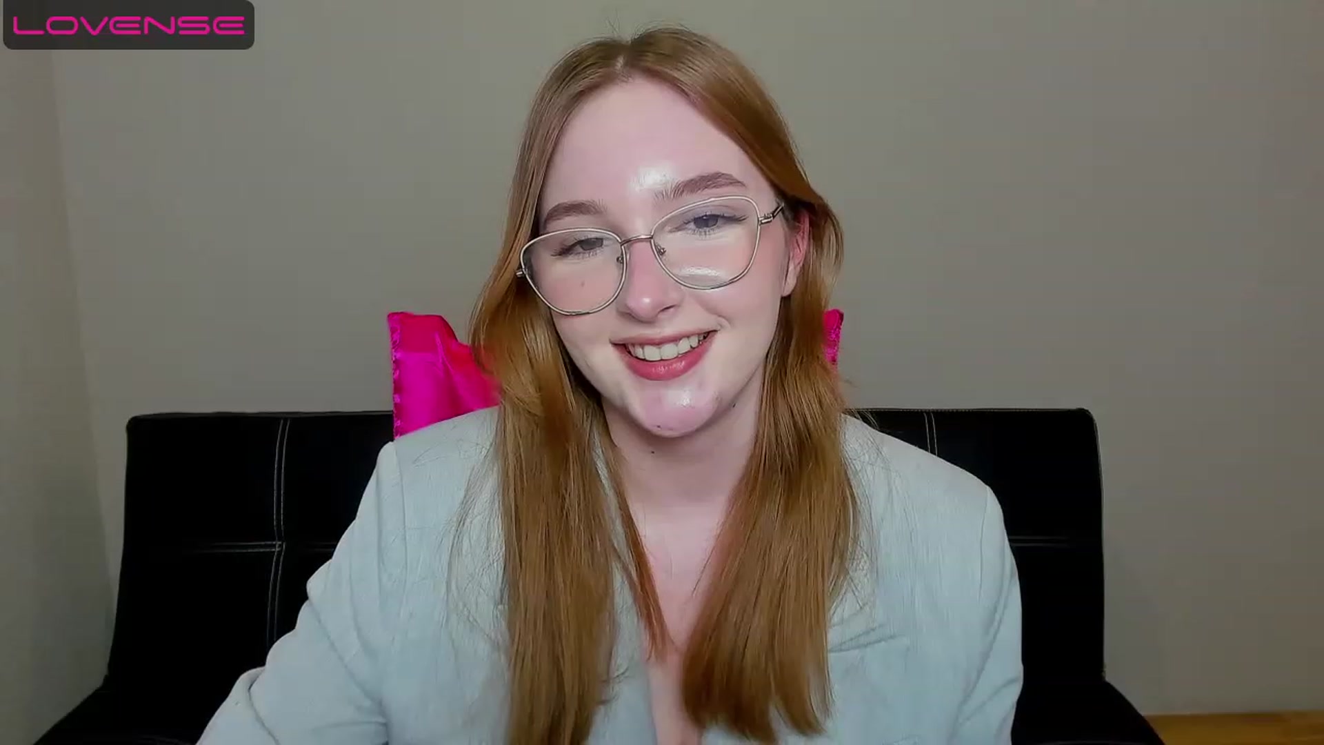Gallery image thumbnail from AnaFoxy's myfreecams stream on, 04/16/2023, 10:35 image 18 of 20