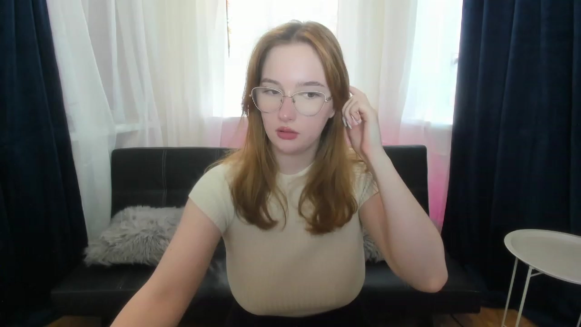 Gallery image thumbnail from AnaFoxy's myfreecams stream on, 06/19/2023, 12:03 image 12 of 20