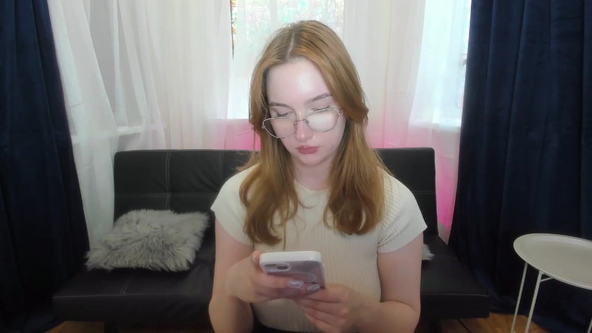 Gallery image thumbnail from AnaFoxy's myfreecams stream on, 06/19/2023, 12:03 image 19 of 20
