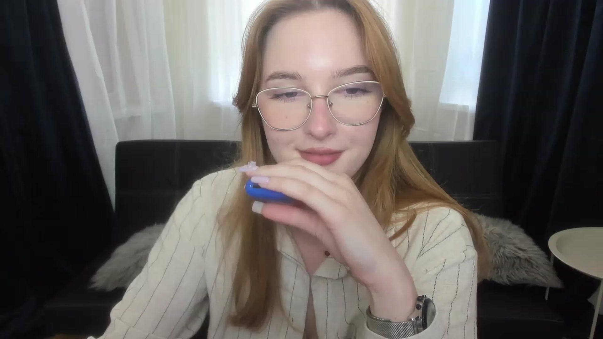 Gallery image thumbnail from AnaFoxy's myfreecams stream on, 06/30/2023, 10:31 image 6 of 20