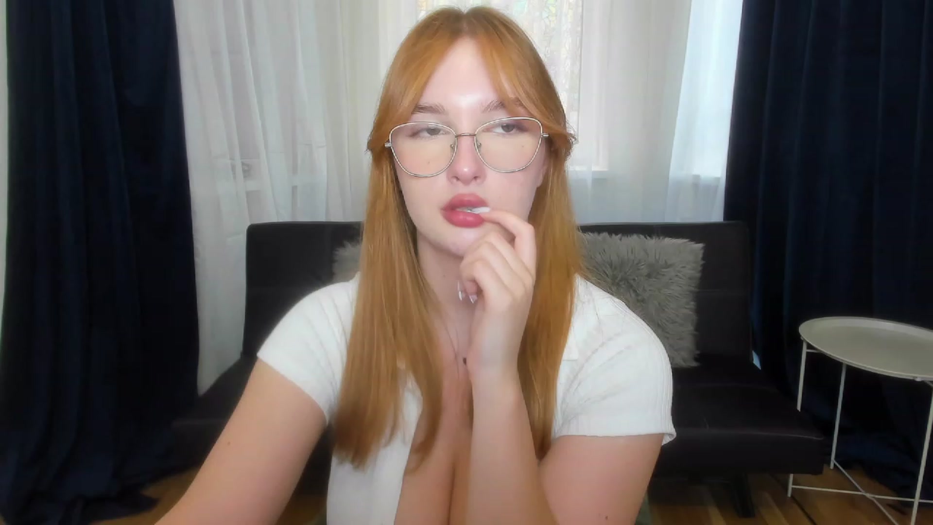 Gallery image thumbnail from AnaFoxy's myfreecams stream on, 10/08/2023, 11:23 image 10 of 20