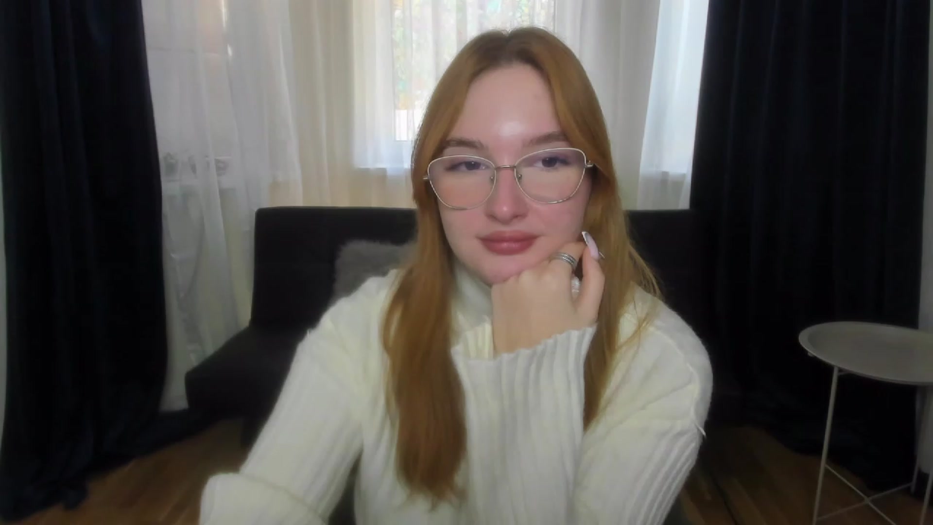 Gallery image thumbnail from AnaFoxy's myfreecams stream on, 10/16/2023, 08:06 image 17 of 20