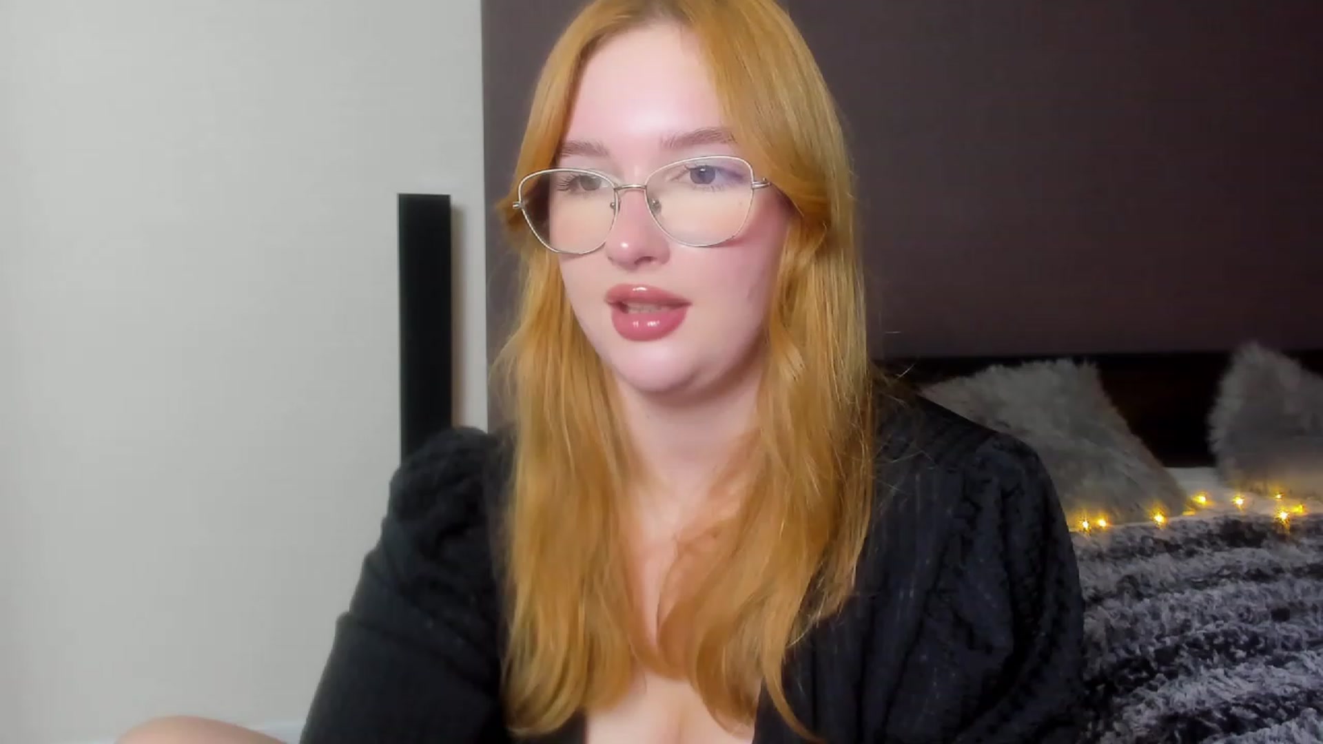 Gallery image thumbnail from AnaFoxy's myfreecams stream on, 10/26/2023, 11:17 image 12 of 20