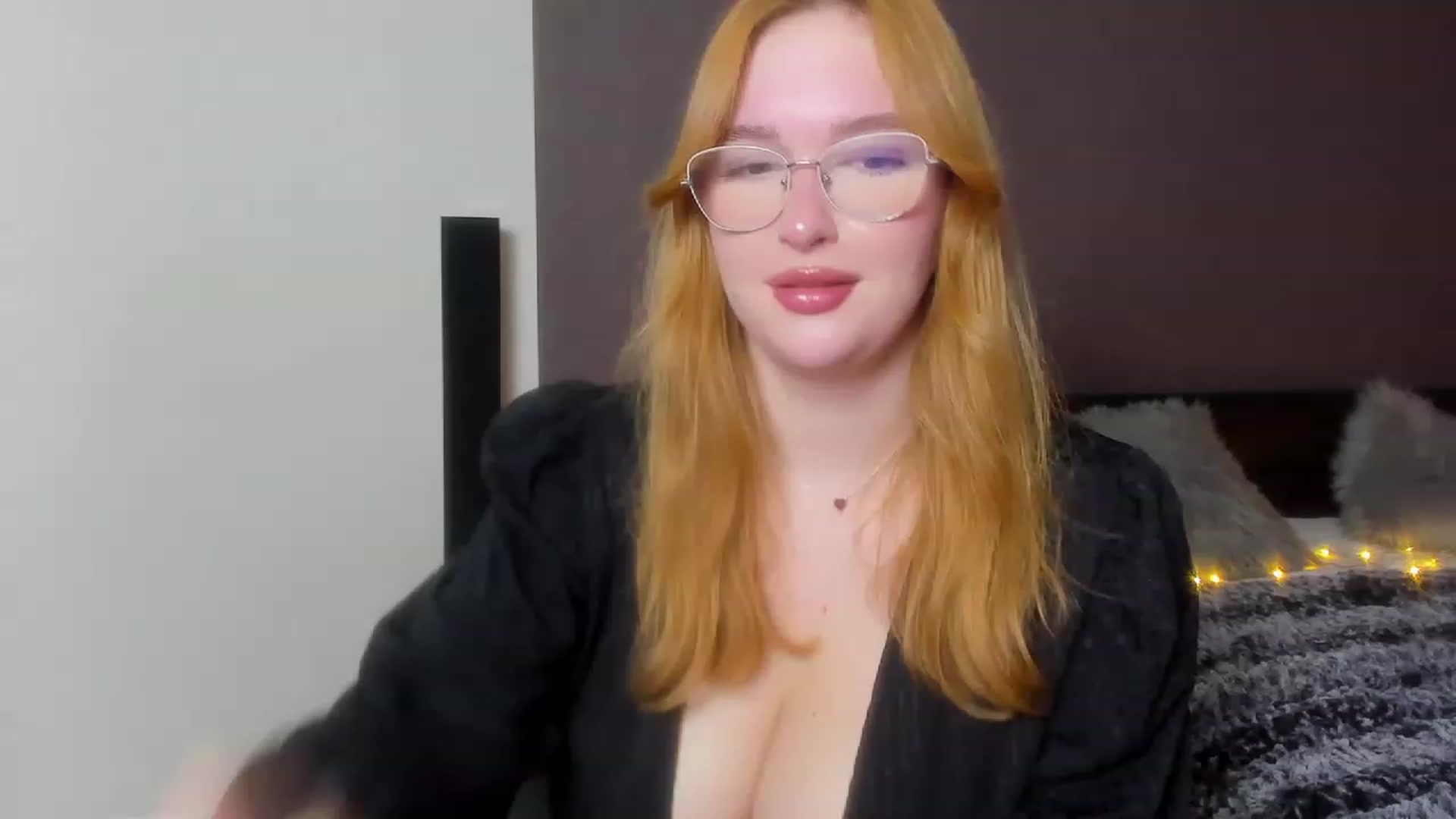 Gallery image thumbnail from AnaFoxy's myfreecams stream on, 10/26/2023, 11:17 image 16 of 20