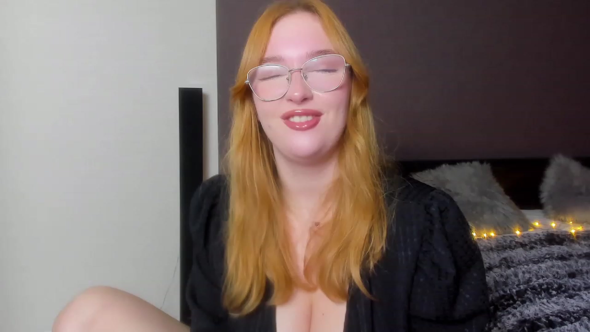 Gallery image thumbnail from AnaFoxy's myfreecams stream on, 10/26/2023, 11:17 image 11 of 20