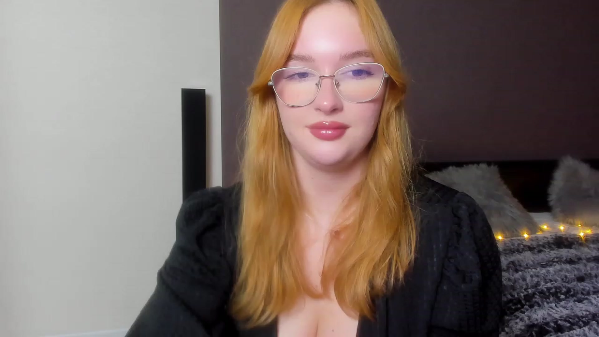 Gallery image thumbnail from AnaFoxy's myfreecams stream on, 10/26/2023, 11:17 image 10 of 20