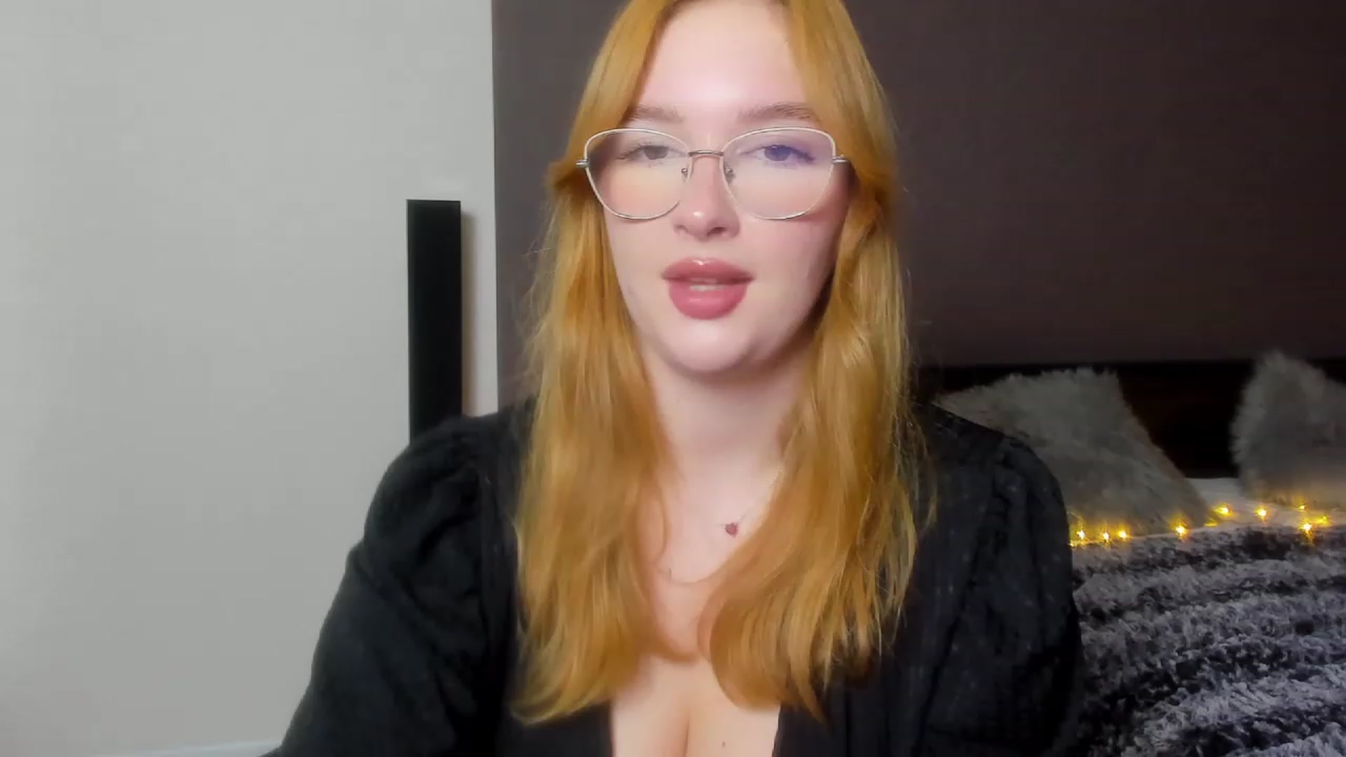 Gallery image thumbnail from AnaFoxy's myfreecams stream on, 10/26/2023, 11:17 image 3 of 20